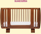 Вид кроватки с использованием Bloom Retro Bed Rail для преобразования кроватки Bloom Retro в цвете Oak в кушетку. Увеличивая срок использования кровати уже как кушетки для ребенка школьного возраста. Фото: передний плана