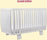 Нажмите для увеличения Использование кроватки Bloom Retro в цвете Coconut White для подросшего ребенка, который пытается вставать на ножки. Устанавливается на нижний уровень для обеспечения безопасности ребенка, чтобы не вылез через край кроватки. Фото: чуть сбоку